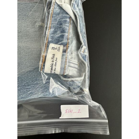 Abercrombie & Fitch High Rise Mom Jean Blue Distressed Raw Hem MINT - Picture 9 of 9